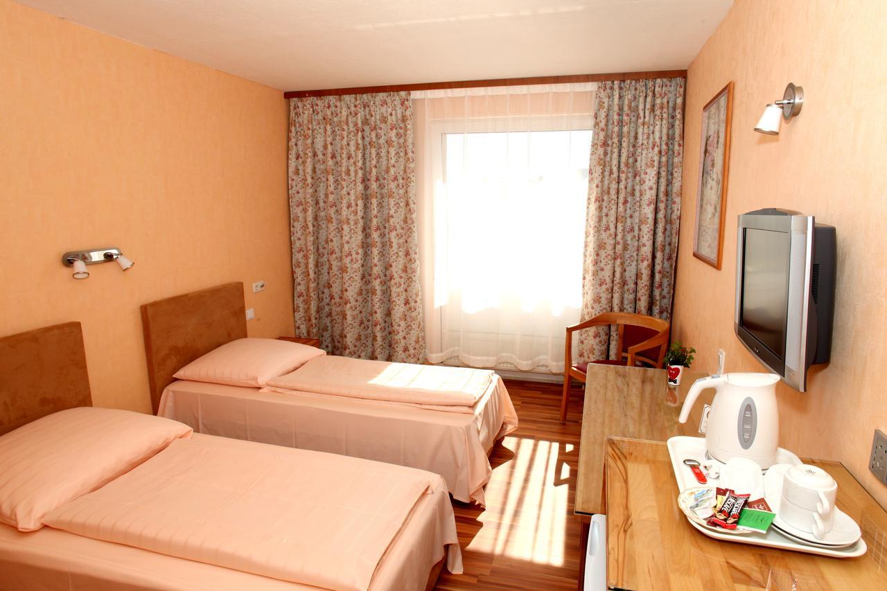 Airport Hotel Walldorf Moerfelden-Walldorf Bagian luar foto