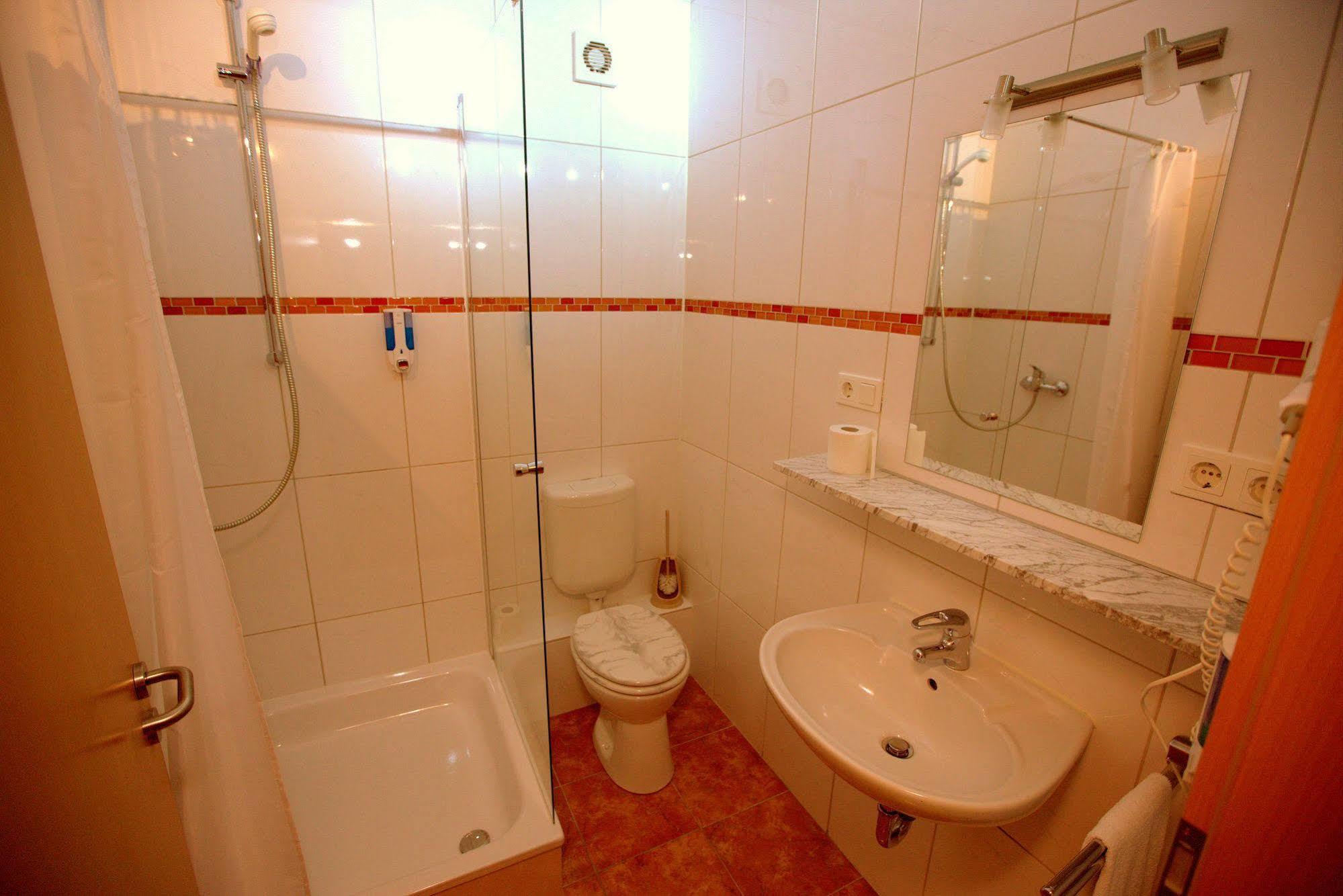 Airport Hotel Walldorf Moerfelden-Walldorf Bagian luar foto