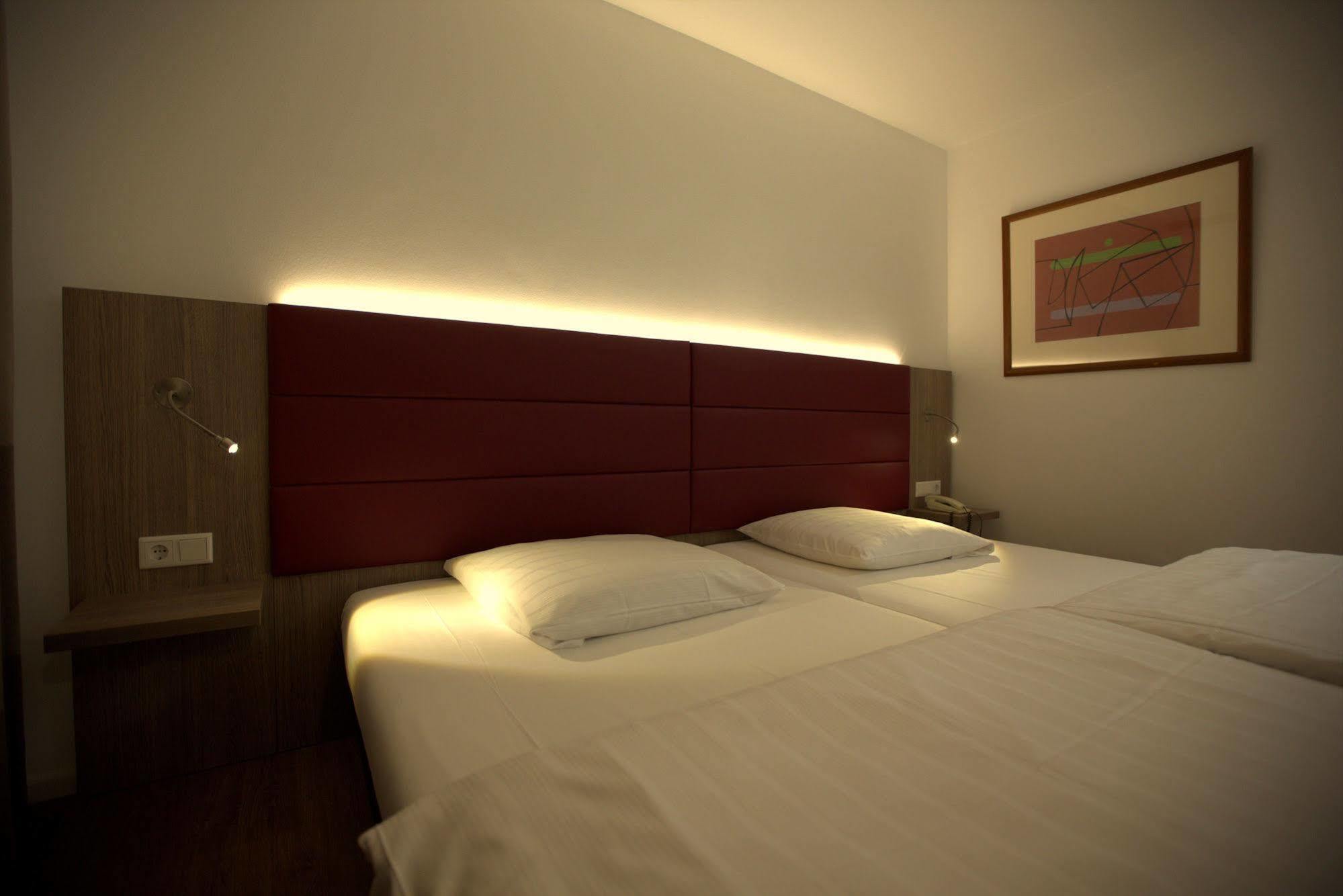 Airport Hotel Walldorf Moerfelden-Walldorf Bagian luar foto